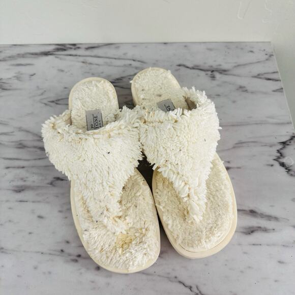 Amy Jo Gladstone White Fuzzy Thong Slippers Women’s Size 8 - Picture 9 of 11